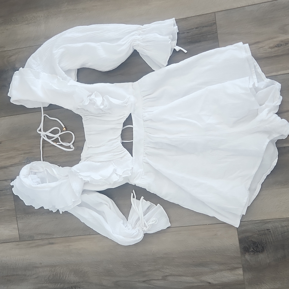 Indikah white Romper .  Small - Picture 2 of 6